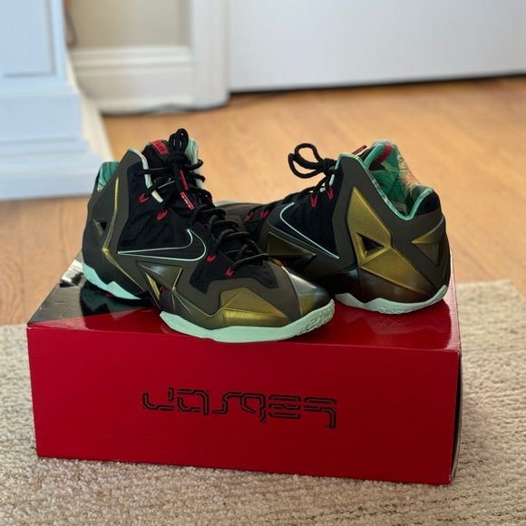 Nike lebron mens shoes size 10 - Picture 1 of 8